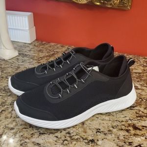 0528 Cheeks Fit Body Sneakers